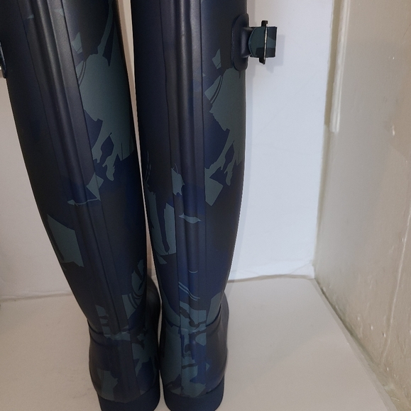 Hunter rain boots size 5 - Picture 4 of 7